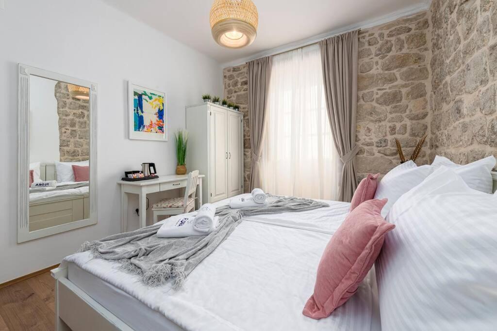 Flora-Heartbeat Old City Three Bedrooms Apartment Dubrovnik Buitenkant foto